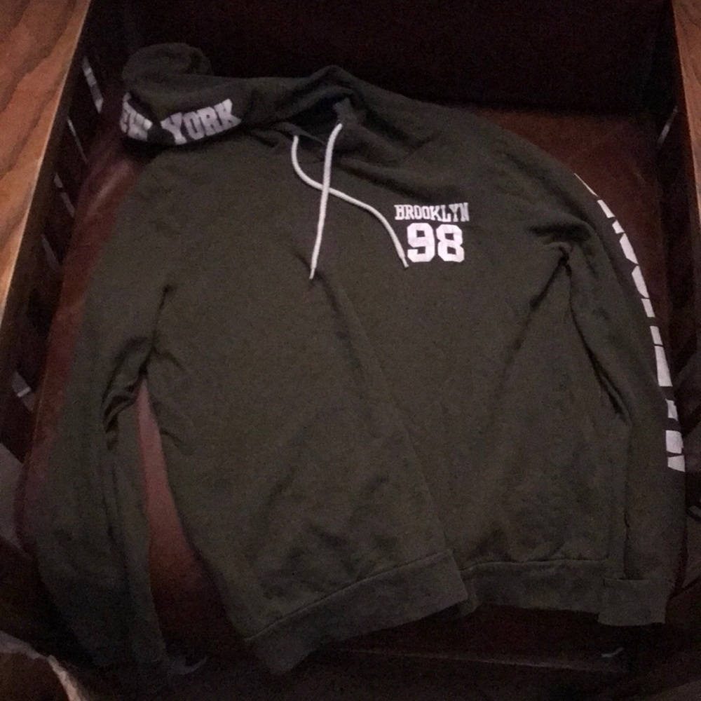 A thin Brooklyn hoodie !
